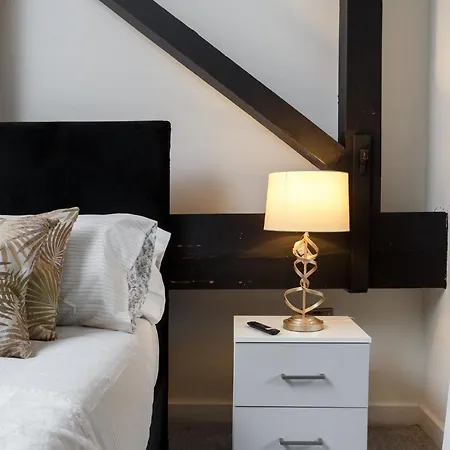 Large Duplex Penthouse Apartment *