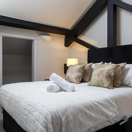 Large Duplex Penthouse Bradford (West Yorkshire)