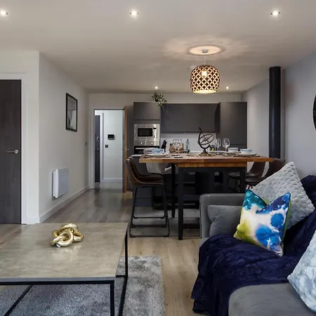 Large Duplex Penthouse Apartment *