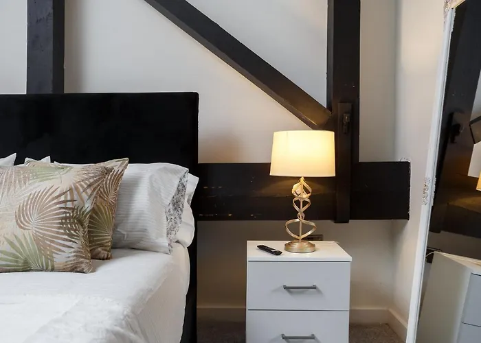 Large Duplex Penthouse Apartment *