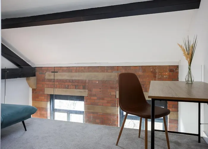 Large Duplex Penthouse * Bradford (West Yorkshire)