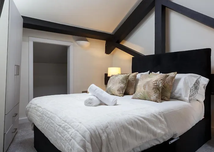 Large Duplex Penthouse Bradford (West Yorkshire)