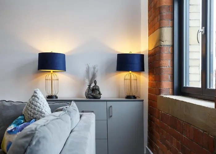 Large Duplex Penthouse * Bradford (West Yorkshire)