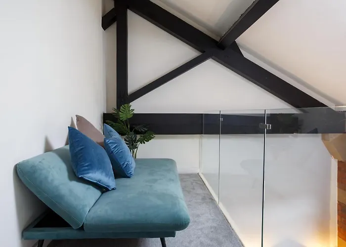 Large Duplex Penthouse Apartment Bradford (West Yorkshire)