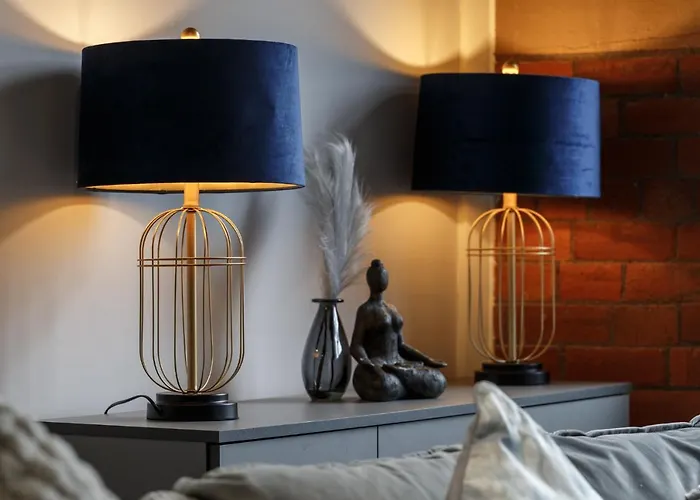 Large Duplex Penthouse 布雷得佛