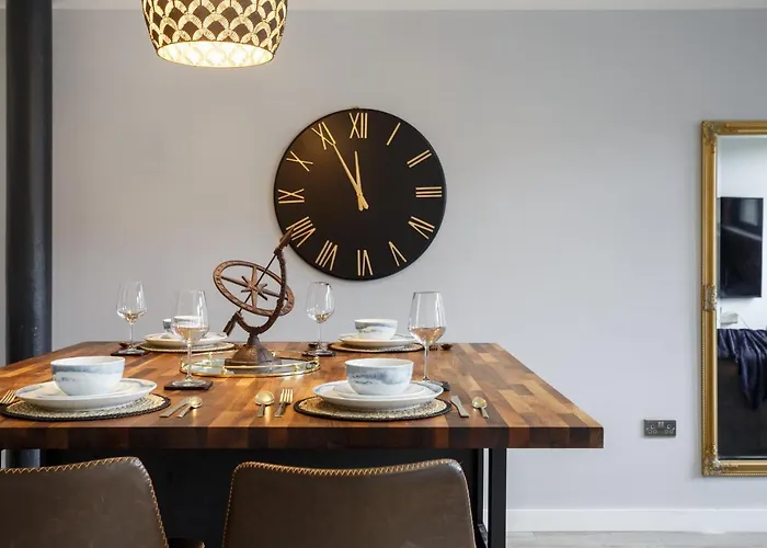 Large Duplex Penthouse Apartment Bradford (West Yorkshire)